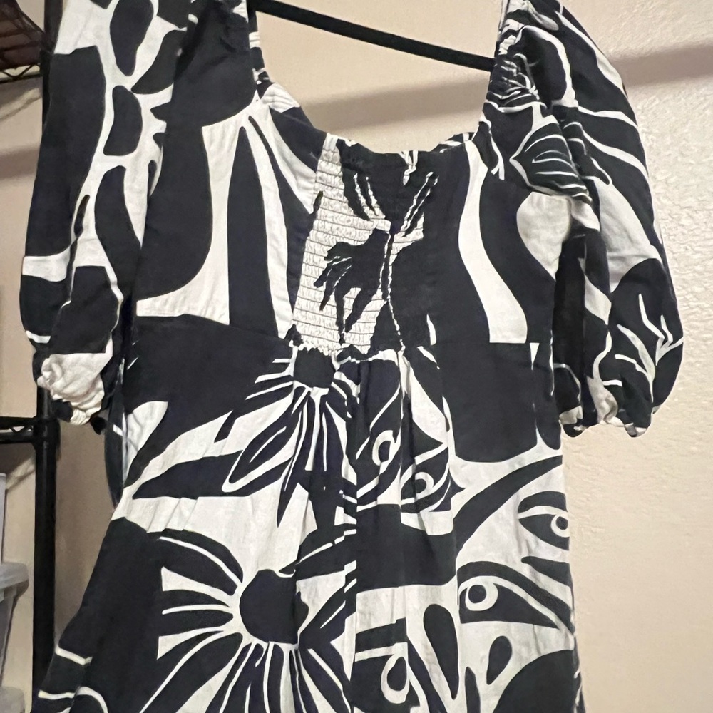 Farm Rio x Anthropologie Puff-Sleeve
Printed Linen Jumpsuit - Picture 8 of 15